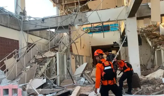 Endonezya'da 7,7'lik deprem: Can kaybı 51'e çıktı