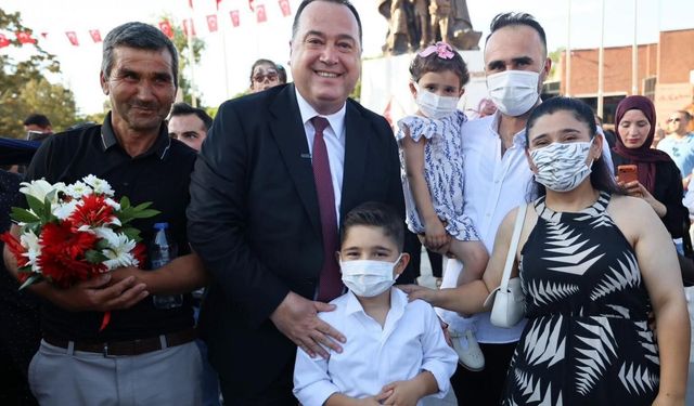 Zafer Bayramı'nda Çocukların Yüzü Güldü