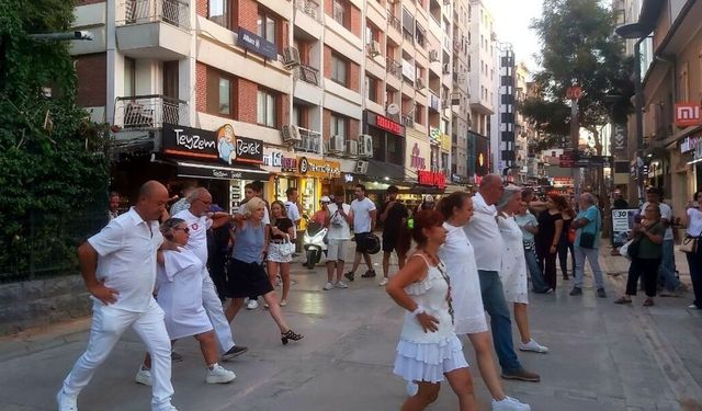 Doğa ile Barış sanat programı İzmir'de devam ediyor