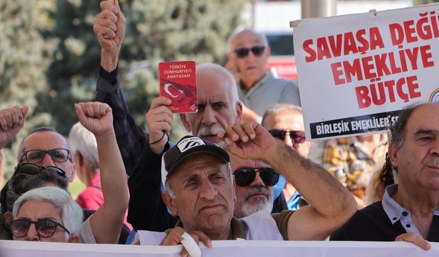 Emekliler, Anayasal hakkı olan 'seyyanen zam'mı istiyor!