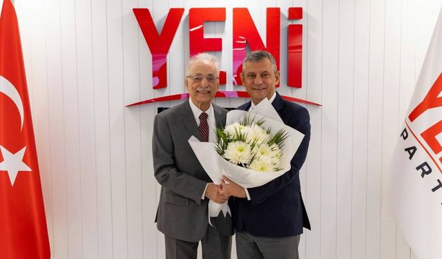 Özgür Özel, Murat Karayalçın'ı Genel Merkez'de ağırladı