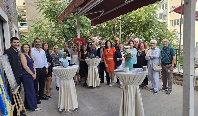 'Renklerin Barışı' Sergisi İzmir'de devam ediyor