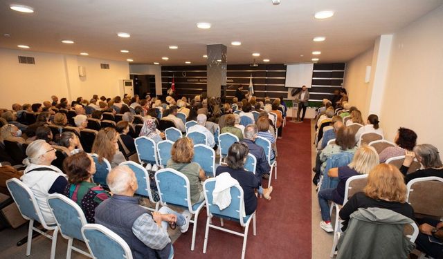 Narlıdere 3.Yaş Üniversitesi'nde ilk ders zili çaldı