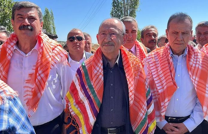Kılıçdaroğlu ile poz vermişti: Akdoğan'dan Seçer'e tepki