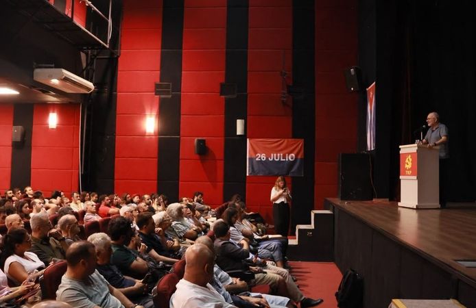 'Üç ülke daha ayağa kalksaydık, Küba yalnız kalmazdı'