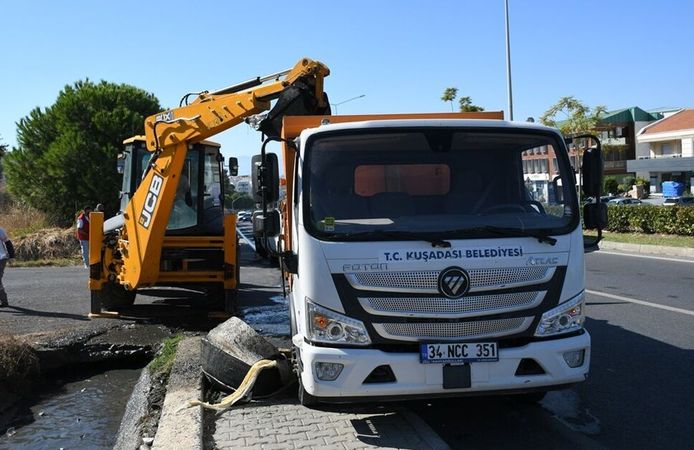 Kuşadası'nda Yağış Sezonu Öncesi Çalışmalar Sürüyor