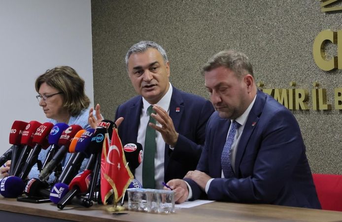 Sarı'dan Özel'e: Tugay'ı belirleyen anketleri paylaşın!