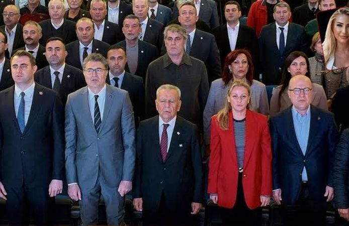 Yeni Parti'de sanıklar kapandı... İlk oylar sayıldı!