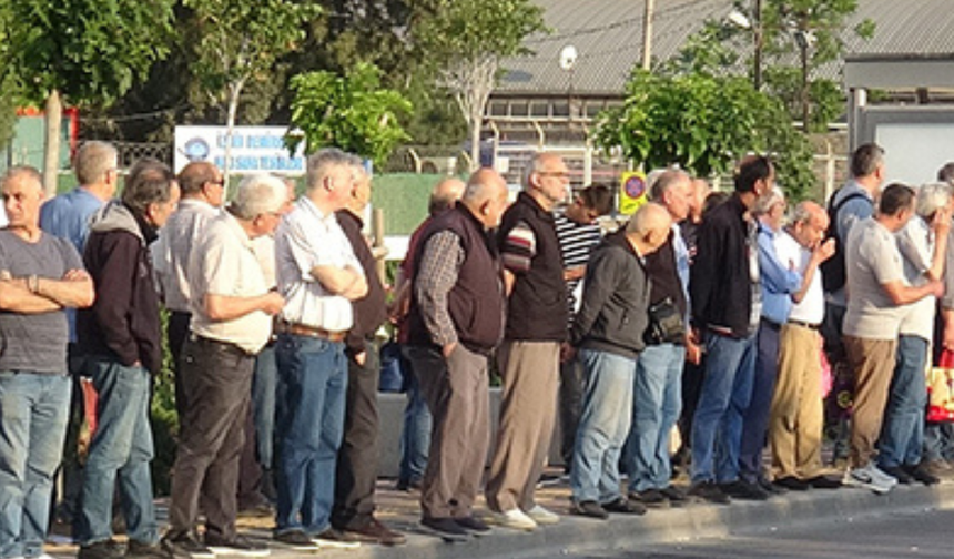 iZMİR’DE GREV ULAŞIMI GELÇ ETTİ