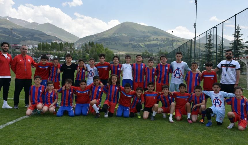 Altınordu futbol şenliği Erzurum’da yapıldı