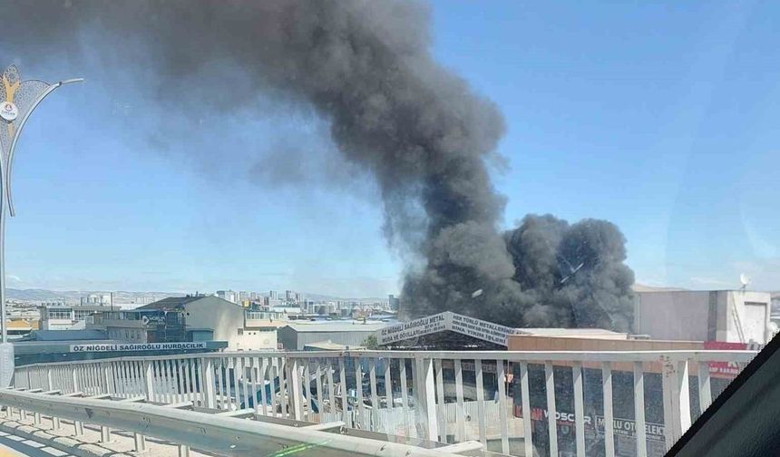 Ankara’da atık kağıt geri dönüşüm tesisinde yangın
