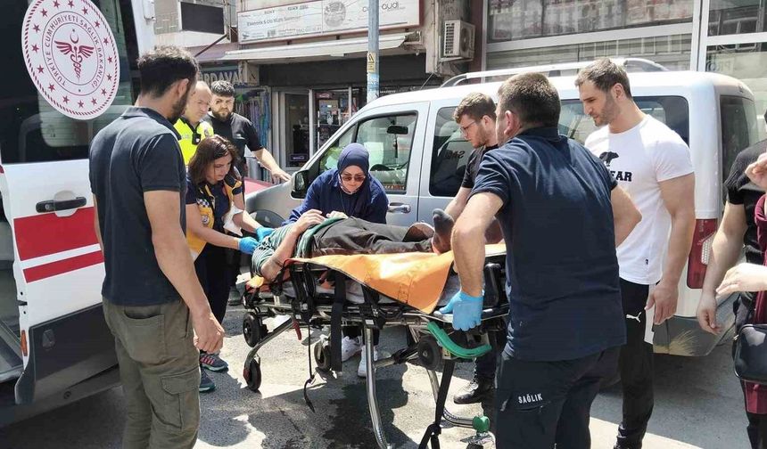 Bafra’da feci kaza: Forkliftin bıçağına çarpan motosiklet sürücüsü ağır yaralandı