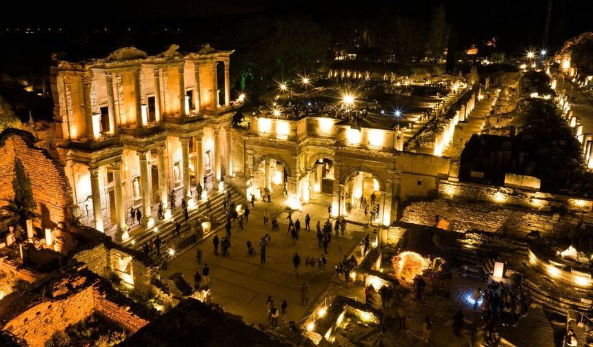 Efes Antik Kenti'nde gece müzeciliği ve konserler başlıyor