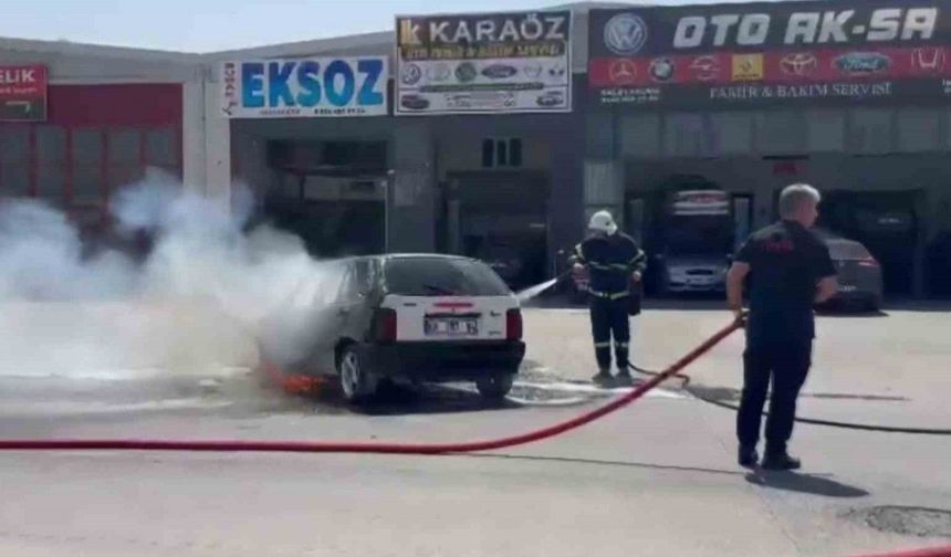 Fiat otomobil egzoz tamirinde alev alev yandı