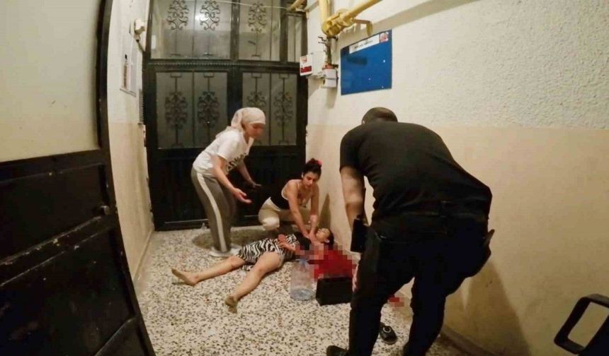 Genç kadın üvey kız kardeşini bıçaklayarak öldürdü