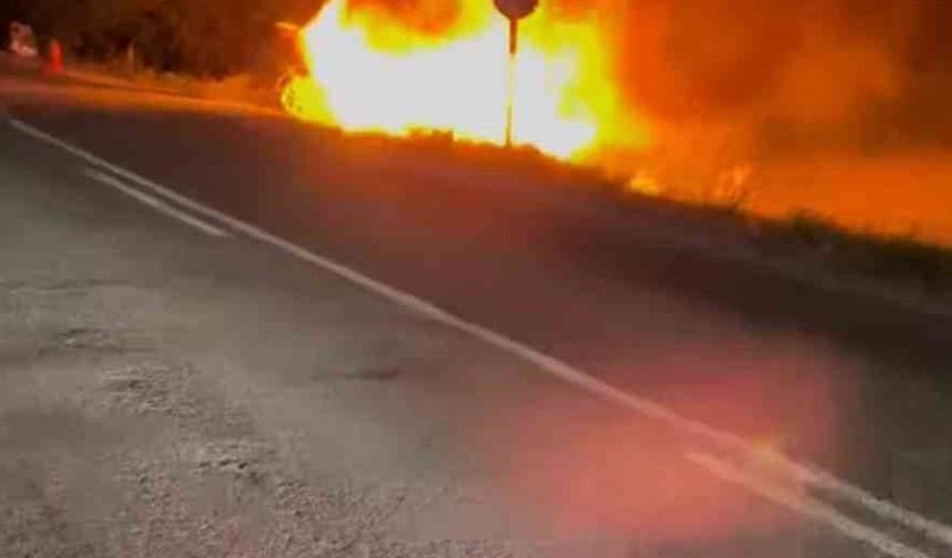 Patnos’ta kaza yapan araç alev aldı: 2 yaralı