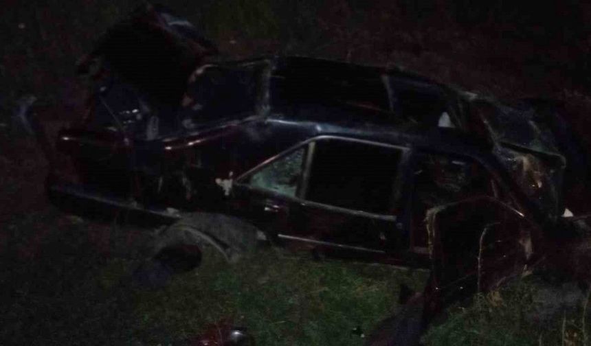 Şarampole devrilen Mercedes kağıt gibi ezildi