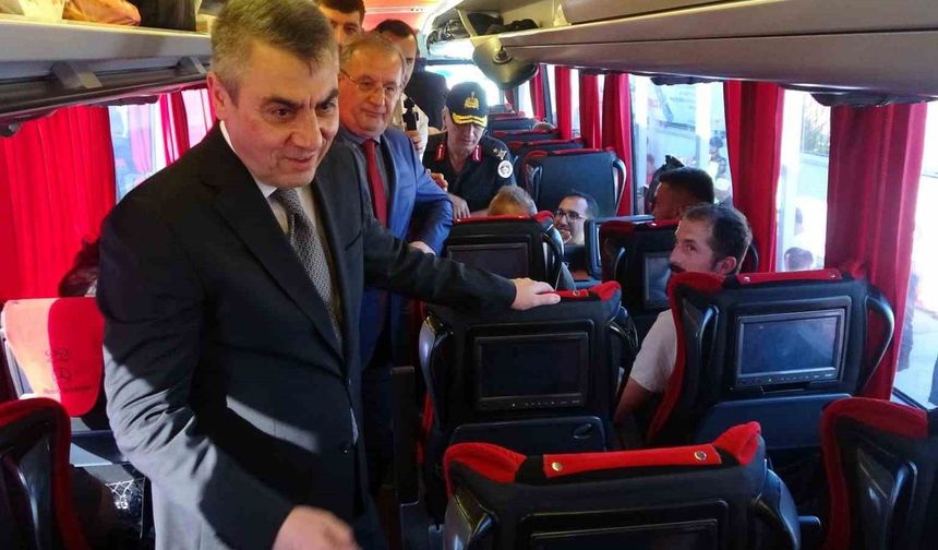 Vali yolcuları tebrik etti, ceza yiyen otobüsün sürücüsünü uyardı