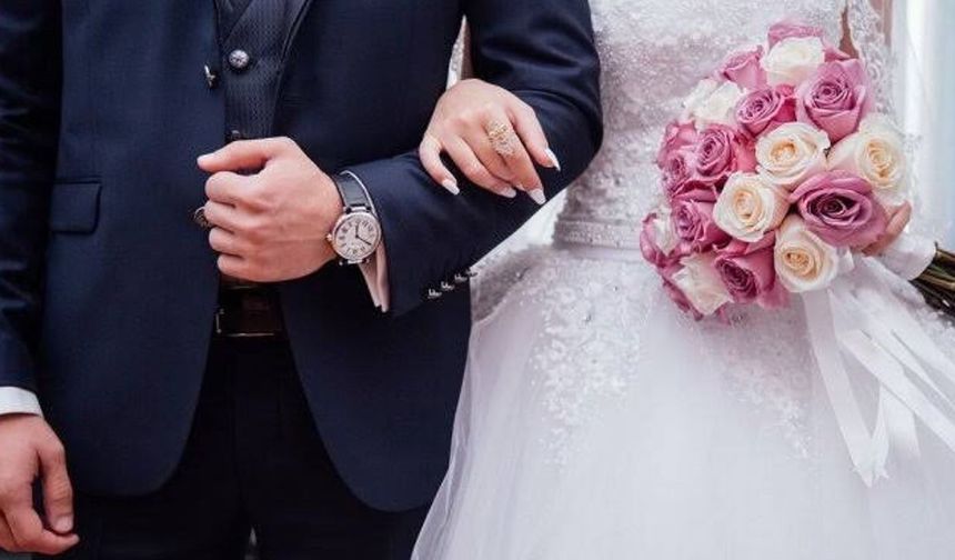 Bayraklı Belediyesi’nden vatandaşlara yeni hizmet: “Gelinlik ve Damatlık Evi” hizmete açıldı