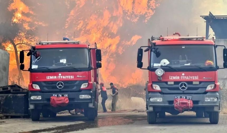 İzmir'de orman yangınına müdahale sürüyor