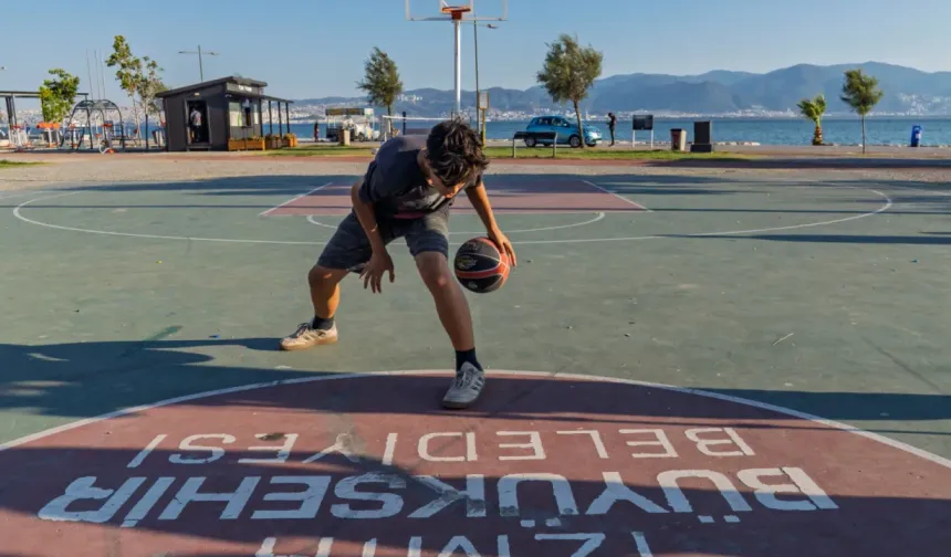 İzmir'de sporun önündeki engelleri kaldırıyor