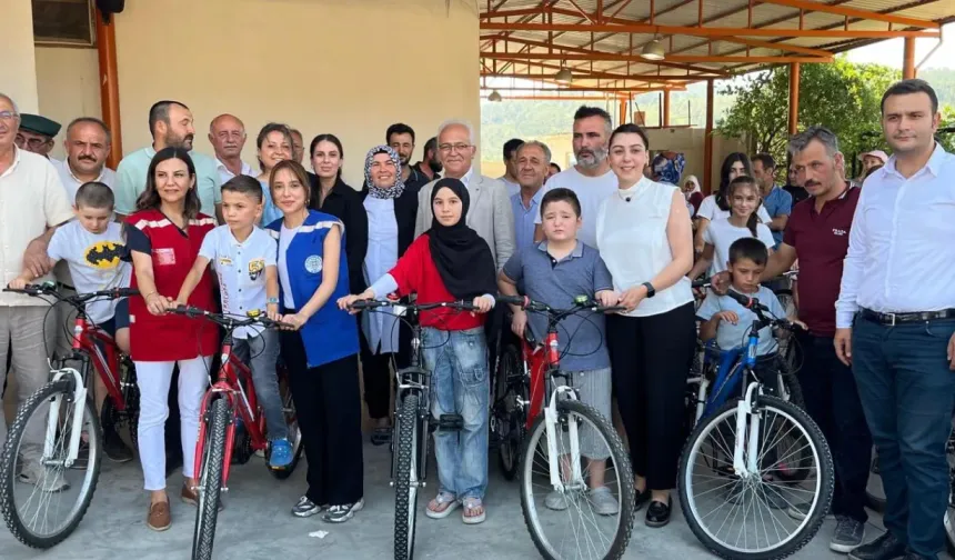 Muğla’da kitap okuyan çocuklara bisiklet hediyesi