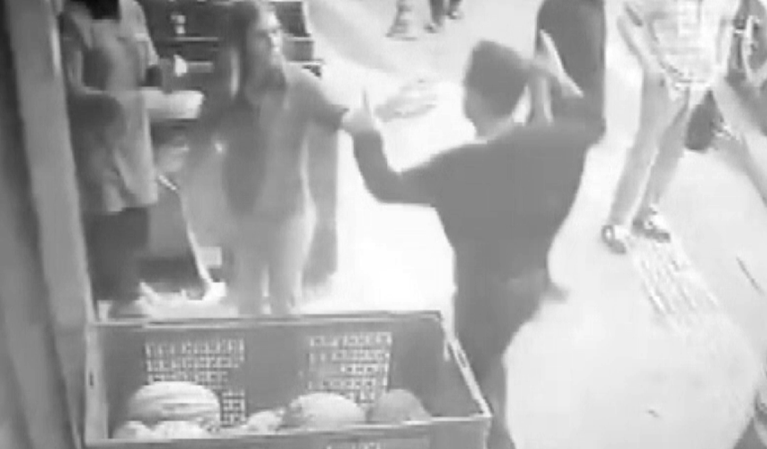 Eski kız arkadaşına çalıştığı markette saldırdı