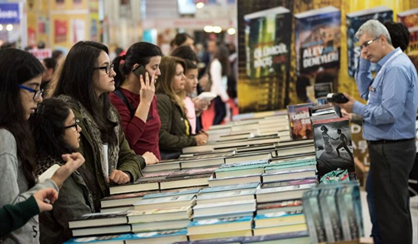 Bir kitap okursun dünyan değişir!