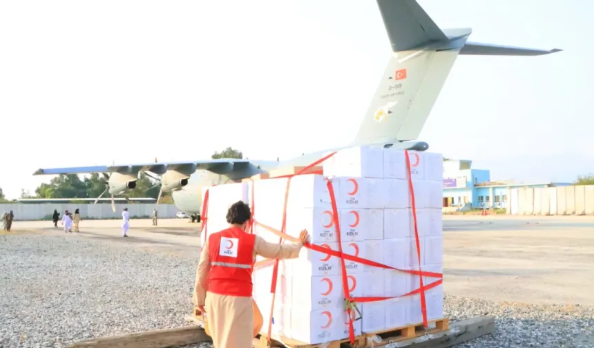 Türkiye’den Afganistan’a 25 tonluk insani yardım