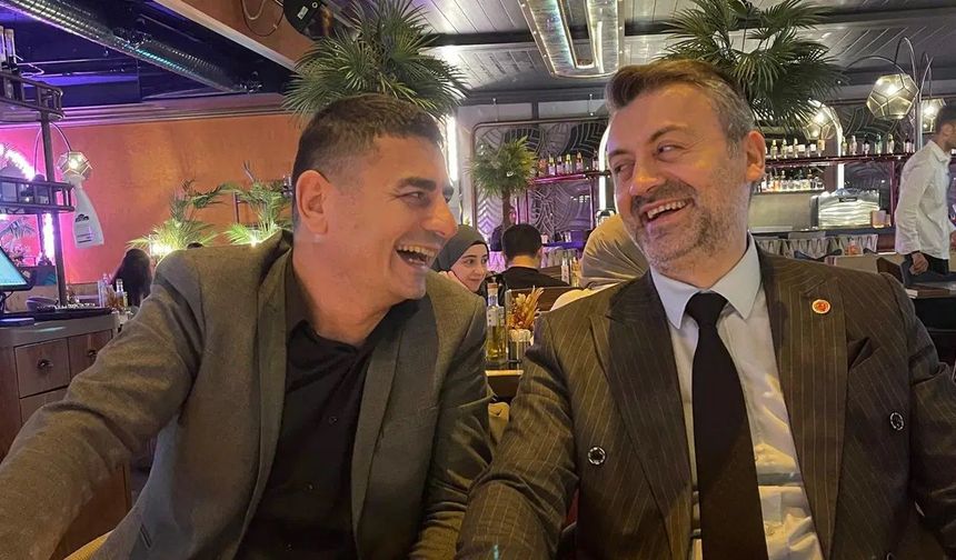 CHP'den Ak Parti'ye geçiş sonrası pozlar tepki topladı