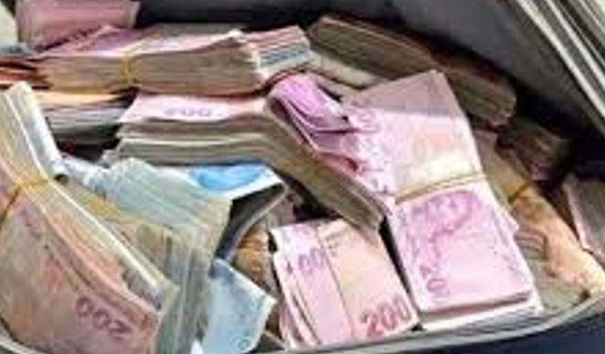 CHP'li meclis üyesinin para dolu çanta görüntüsü gündem oldu