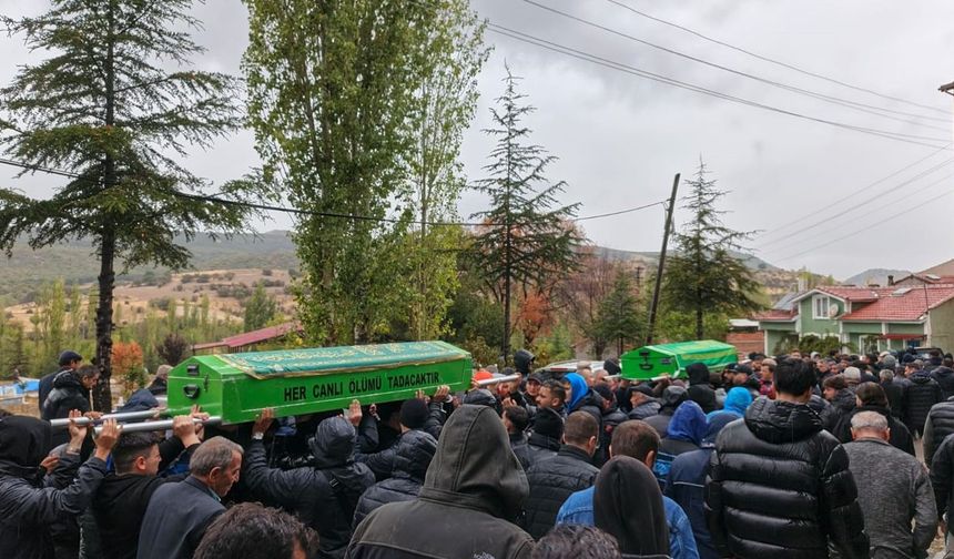 Gurbetçi gençler son yolculuklarına Afyon'da uğurlandı