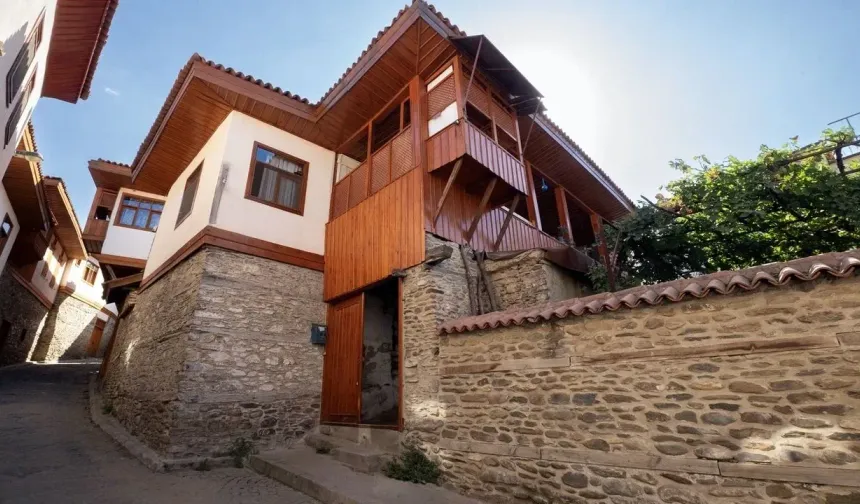 İzmir'de tarihe saygı ödülleri 21'inci kez sahiplerini buldu