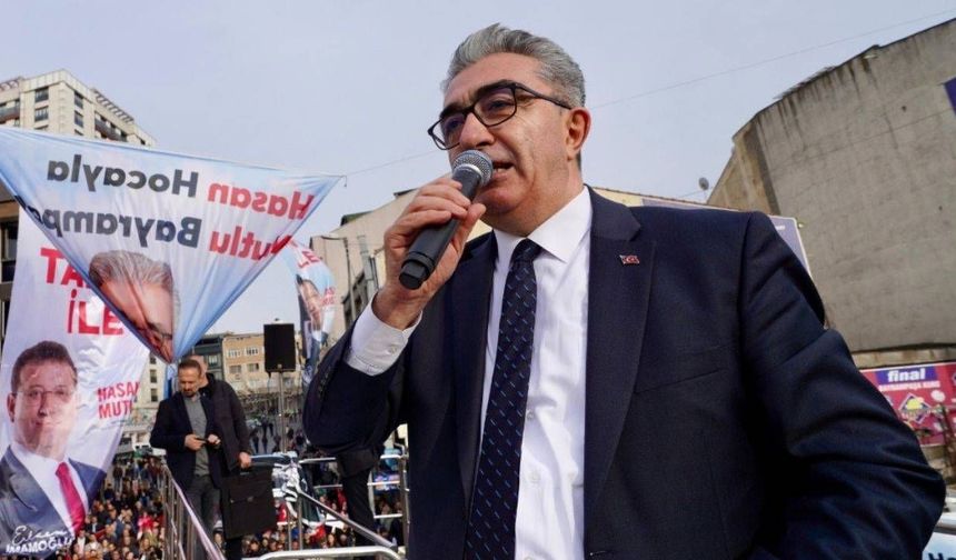 Seçilmiş başkanın fotoğraflarını kaldırdılar!