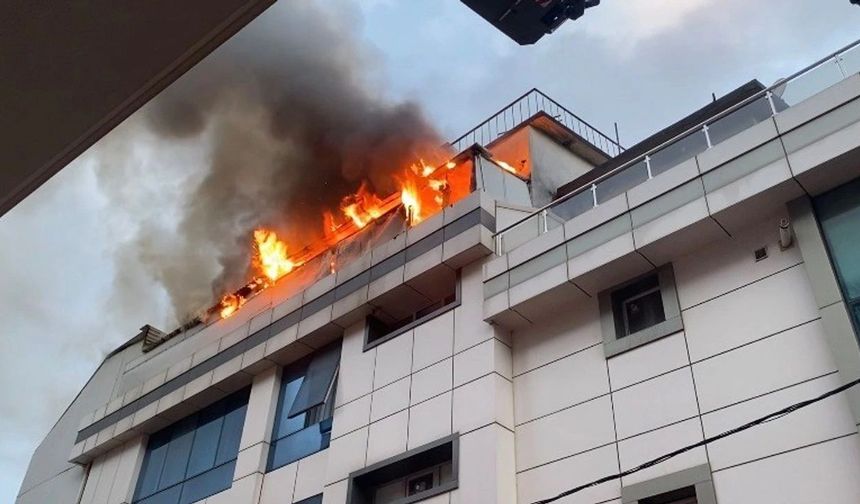 İstanbul'da otel yangını! Ekipler seferber oldu