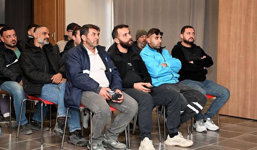 Kuşadası Belediyesi Temizlik İşleri Müdürlüğü'nde 'Güvenli Sürüş Eğitimi'