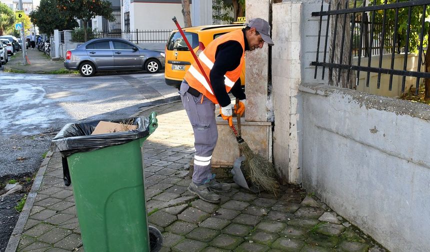Kuşadası Belediyesi'nden Kadınlar Denizi Mahallesi'nde detaylı temizlik çalışması