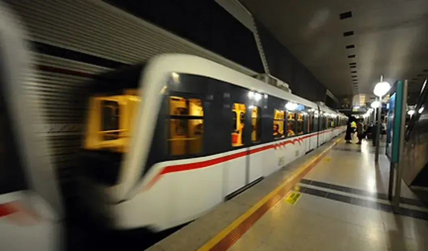 İzmir Metrosu Fahrettin Altay İstasyonu'nda makas değişimi sürüyor