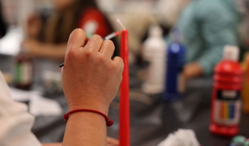 Üç kuşak mum boyama atölyesinde buluştu