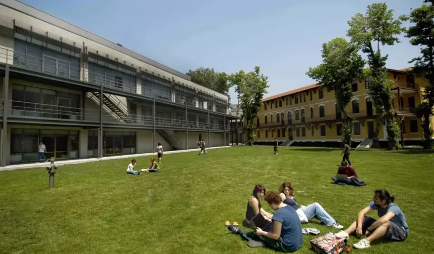 YÖK'ten üniversitelere cuma namazı düzenlemesi