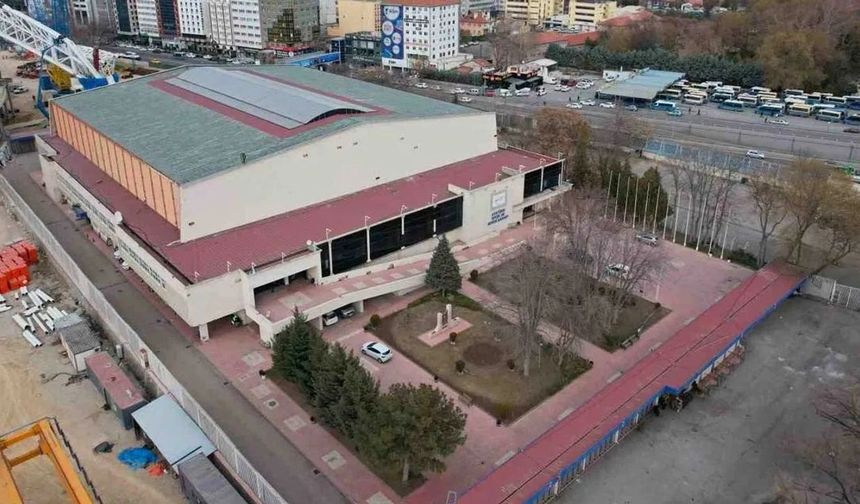 79 Yıllık Atatürk Spor Salonu Yıkılıyor