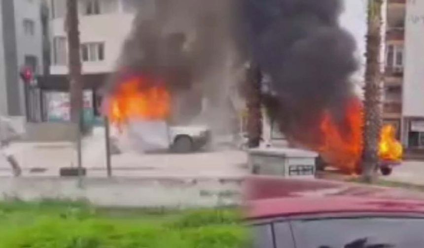 Adana'da otomobil alev aldı: 3 kişi son anda kurtuldu