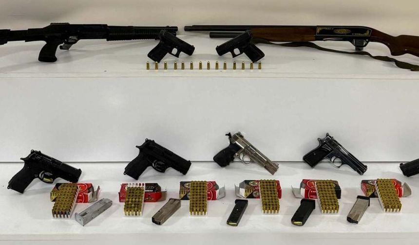 Bornova'da aileye silah operasyonu: 3 tutuklama