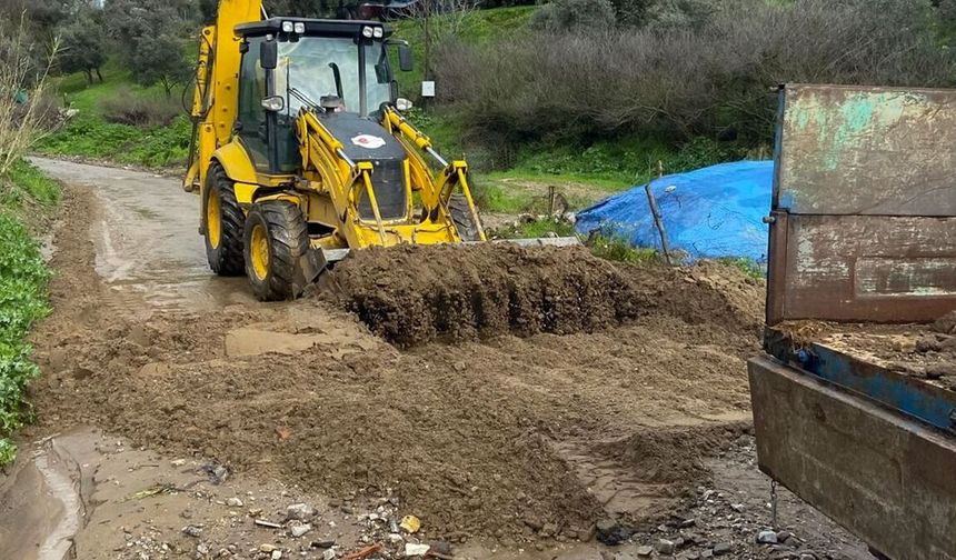 Efeler Belediyesi'nden yağış sonrası yollara hızlı müdahale
