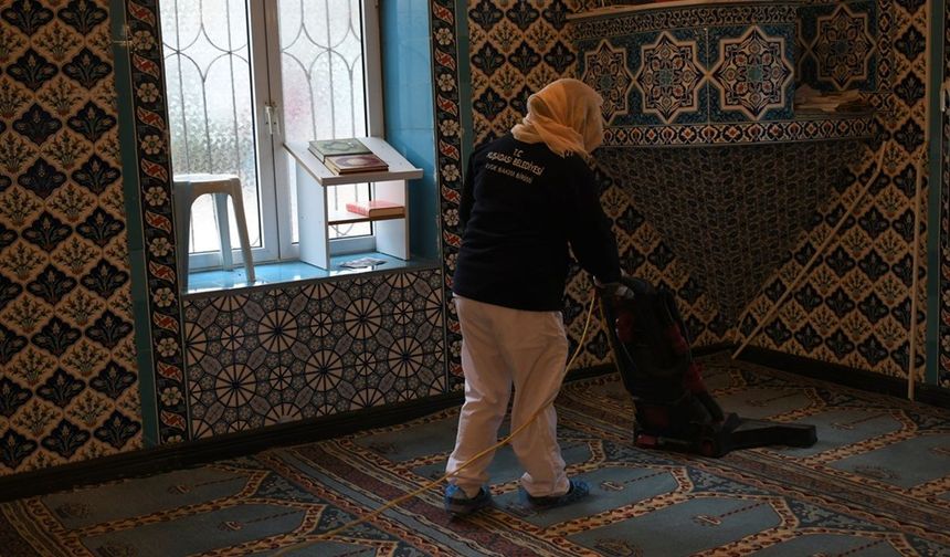 Kuşadası'nda Camiler Ramazan'a Hazırlanıyor