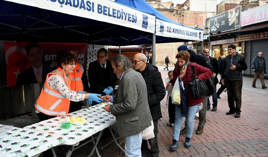 Kuşadası'nda Sıtkı Kundak için lokma hayrı düzenlendi