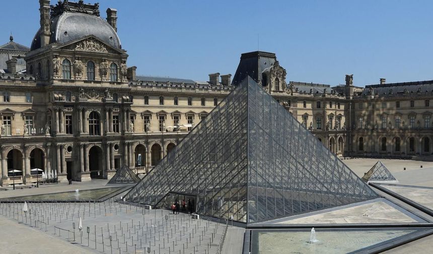 Louvre Müzesi'nde 'bilet dolandırıcılığı' şebekesi çökertildi