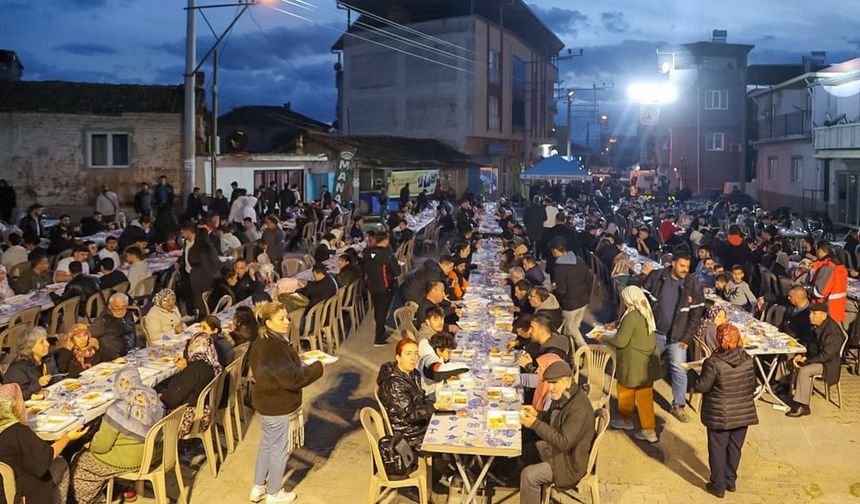 Yetişkin'in ramazan buluşması ışıklı mahallesi'nde