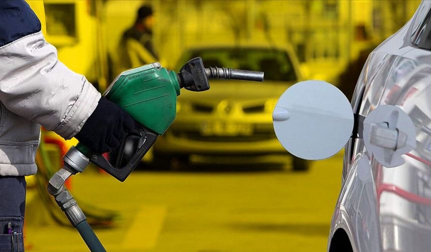 Akaryakıtta 'asrın zammı' iptal oldu