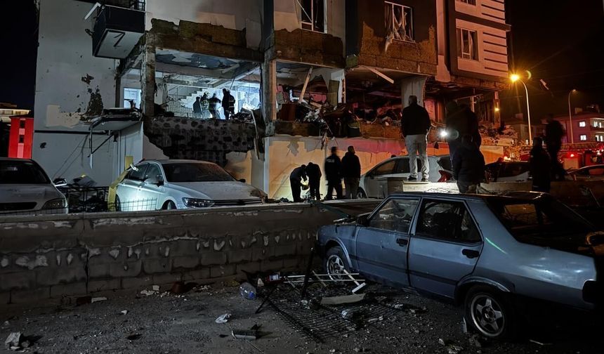 Apartmanda doğal gaz patlaması: 12 yaralı